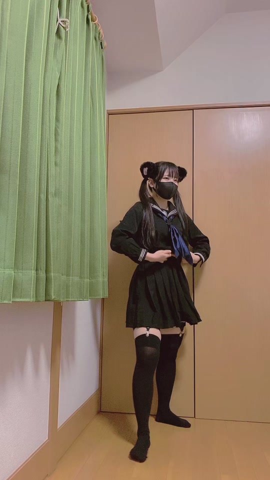 今1番行きたいところは！？😎　#踊ってみた #制服 #むちむち #コスプレ #ボディズーム