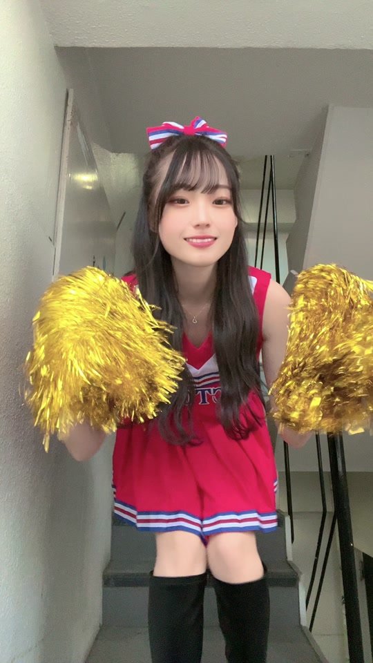 このポンポンめっちゃ臭くて振るたび 脇の匂いするwww