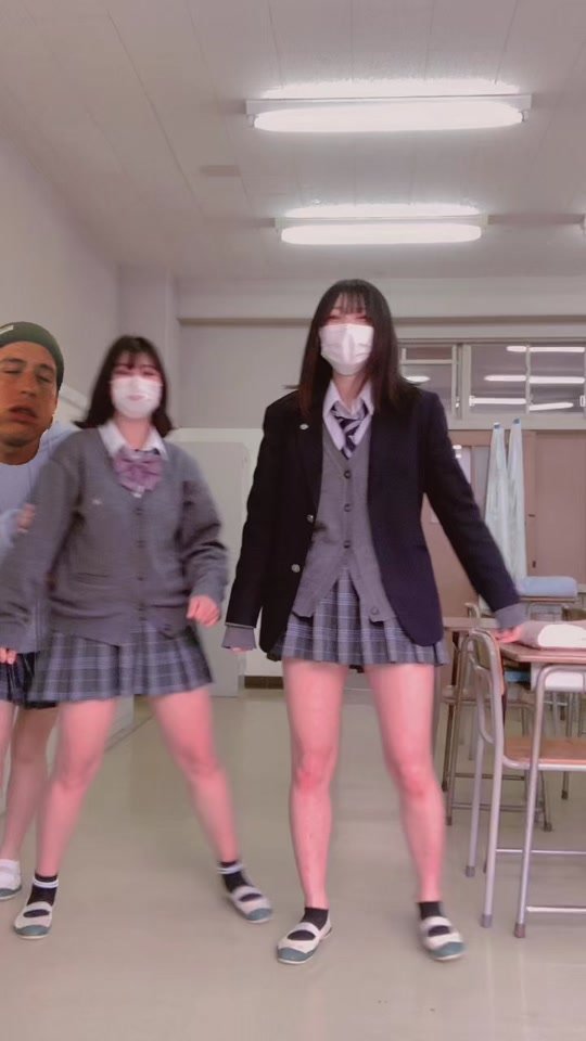 懐かしい音源で久しぶりの3人👩‍👧‍👧#古参 #古参メドレー #あたいの足技みさらせやー #久しぶりの3人 #バレー部 #元バレー部 #足太 #制服