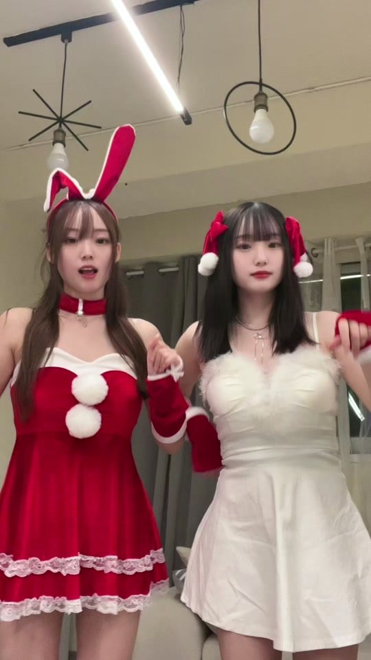 じゅんゆなサンタだよ#双子 #twins #じゅんゆな @じゅんなJUNNA♊️👯 @ゆうな♊️👯유나