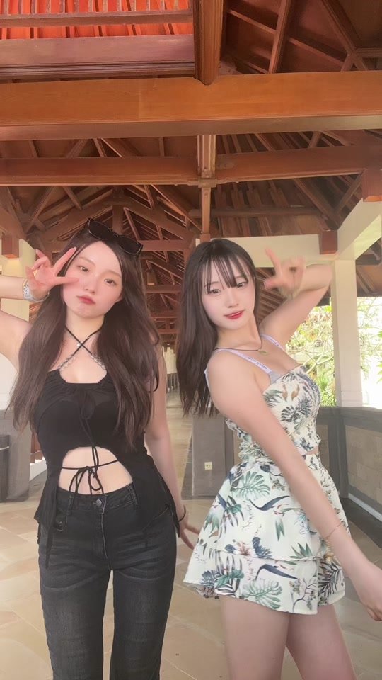 じゅんゆなでギリギリ#双子 #twins #バリ島#Bari #Indonesia@じゅんなJUNNA♊️👯 @ゆうな♊️👯유나