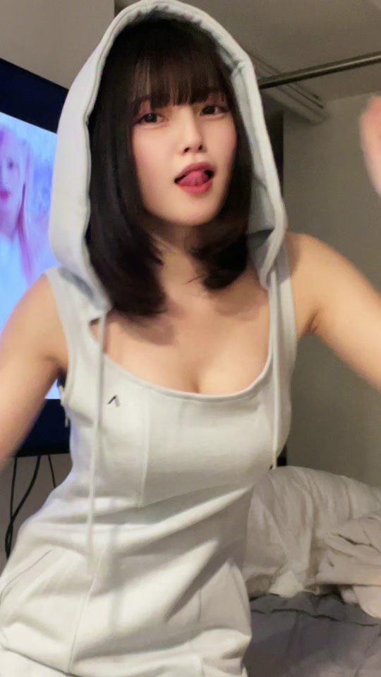 @主人公の部屋 久しぶりにコメント沢山返す！みんないつもありがとうだよ！生誕祭の抽選結果出たらしいー！先着チケット販売開始待っててね！
