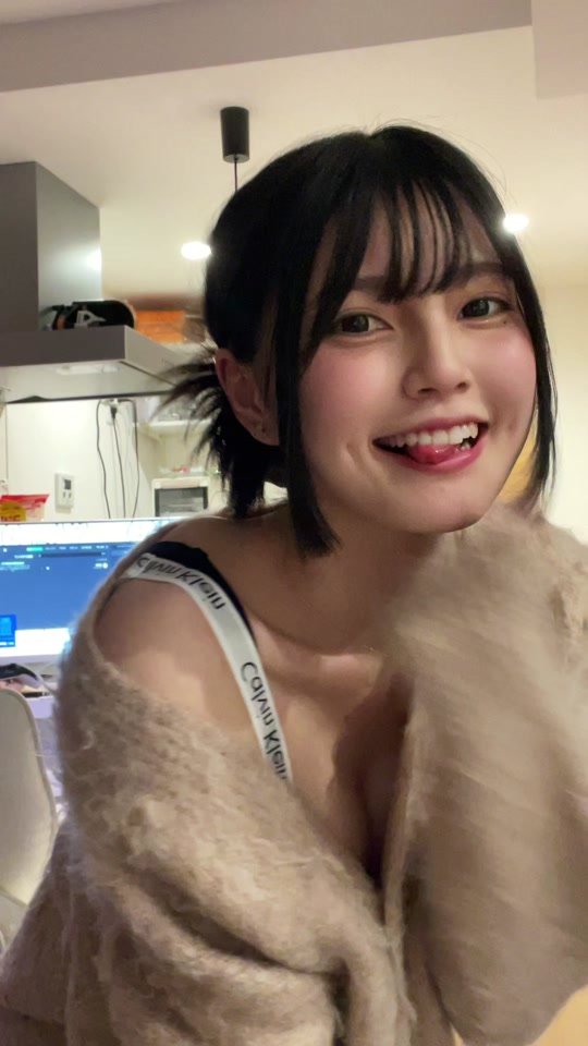 #パジャマを脱ぐまで後26日 グラビアではズボン履いてないから…とりあえず…ちゃんと履いた…