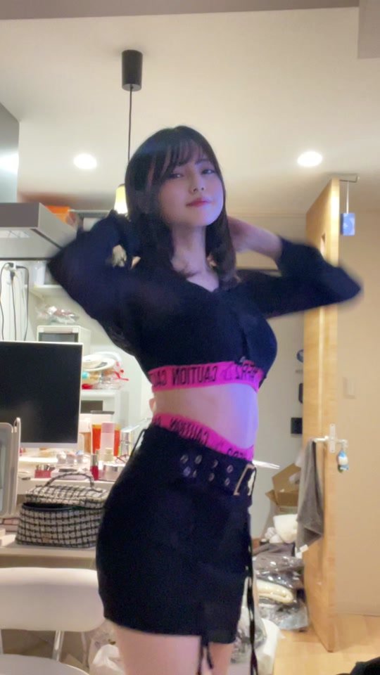おすすめこのダンス踊ってる女の子かポメラニアンしか流れてこないの私だけ？？ちなみにどちらが好きか選べない…