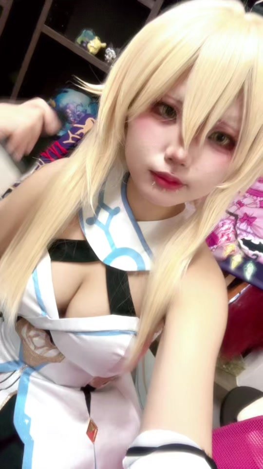 わざと口にしないのズルくない❓❓ #原神コスプレ #原神 #genshinimpact #蛍 #lumine #蛍コスプレ #luminegenshinimpact #cosplay