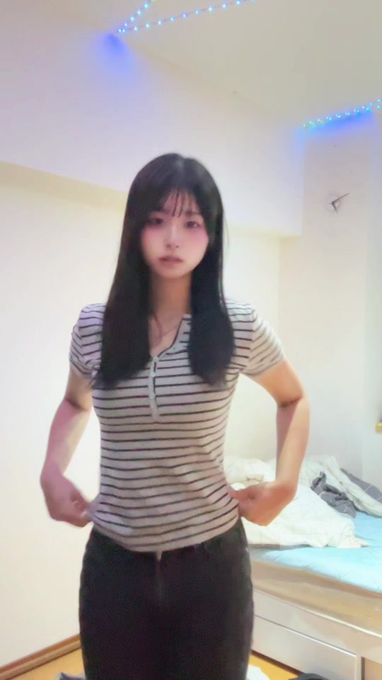 ずっと踊りたかったやつ   床ちらかってるのは🤫#09