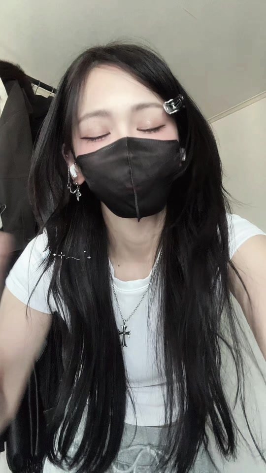 UNIQLOのミニT大好きでグレーも着たいのに汗かきだから着れず。ちなみに動画のトップスはGU😹#fyp