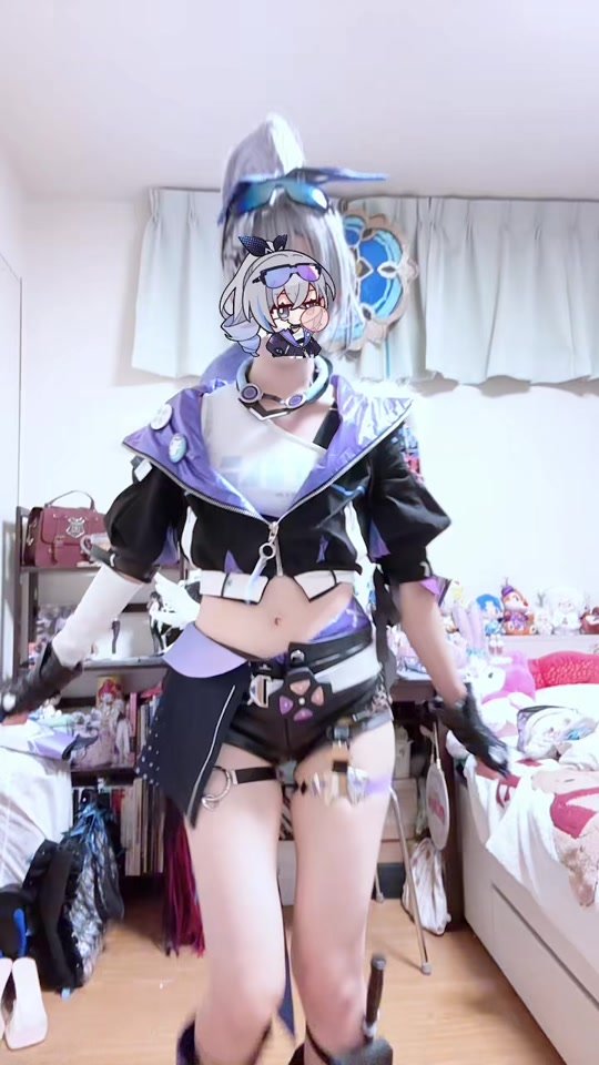 ロールウィッグおもかったのでがんばってジャンプしましたっっっ✨首もげるのが先か、ウィッグ脱げるのが先か、、#cosplay #honkaistarrail #silverwolf #コスプレ #コスプレで踊ってみた
