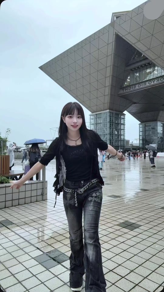 夏コミ行ってきましたー✨ 初めて行けたんだけど超楽しかった。コスプレイヤーさんと写真たくさん撮ってもらえました☺️いつか参加したいなぁ#コミケ