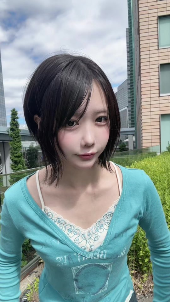 前髪分けるだけで別人になれるけどどっちがいい？