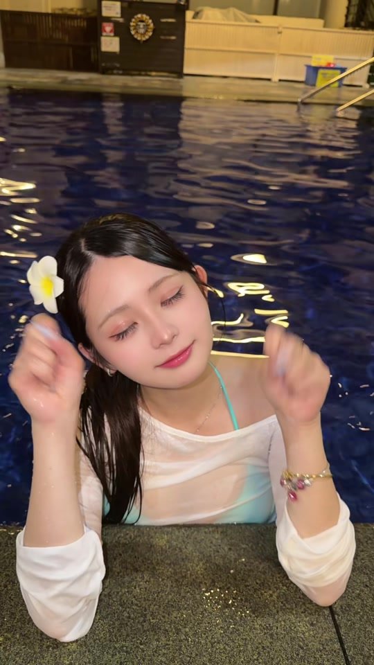 こう見えて泳ぐのめっちゃ得意です🏊‍♂️体育の選択でプール取るくらい泳ぐの好き