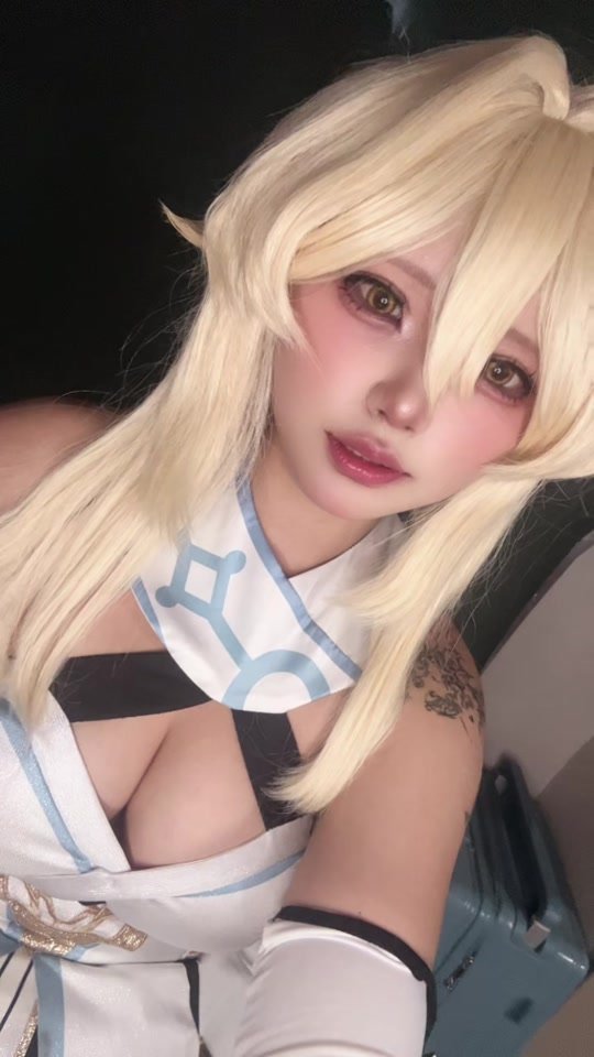 ふぉろわさん2400ありがとうございます( ; ; ) 顔出してない動画の方が伸びるの悲しいWwwwwwwwwww あとそろそろ新キャラだします。 #Cosplay #Genshin #lumine #fyp